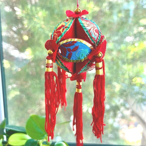 Vintage Chinese Silk Embroidered Souvenir Love Ball Ornament from Li River - Picture 7 of 10